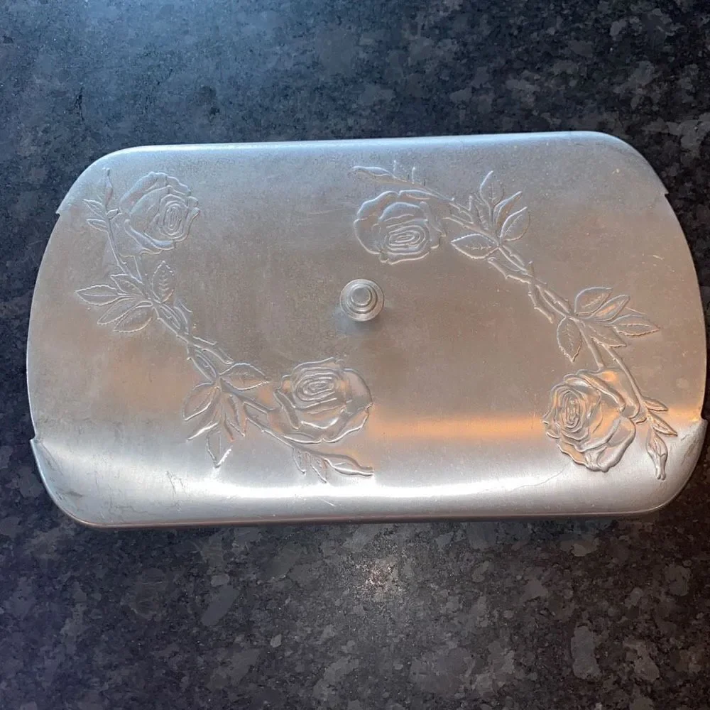 Vintage Roses Embossed Aluminum 2.5 Qt Covered Casserole
